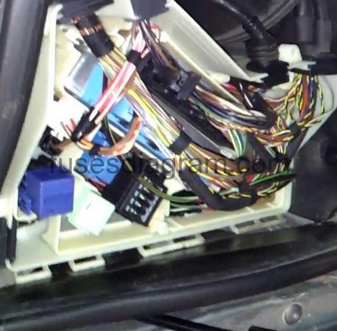 Fuse and relay box diagram BMW 3 E46 e36 engine bay diagram 