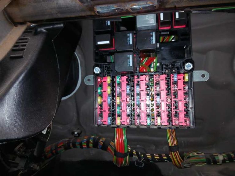 Fuse box diagram Ford Fiesta 2009-2017